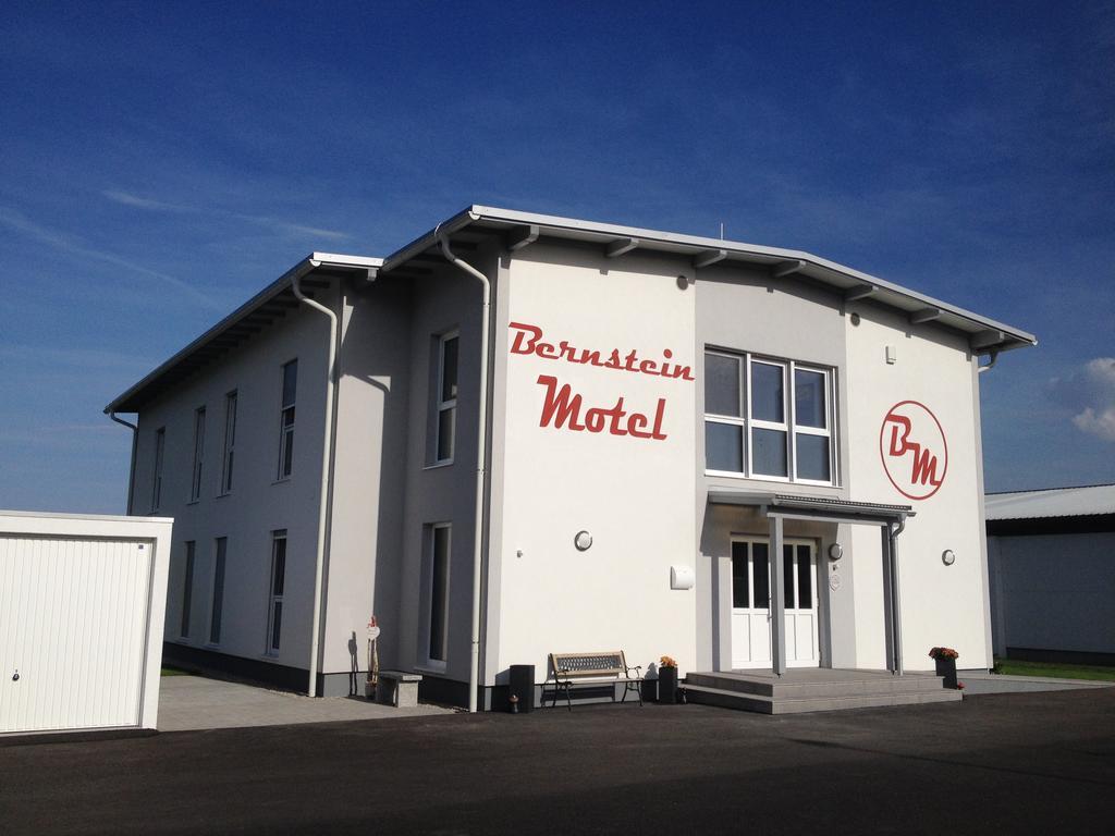Bernstein-Motel Marchegg Exteriör bild